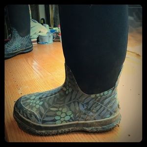 Bogs - women's Classic High Winterberry